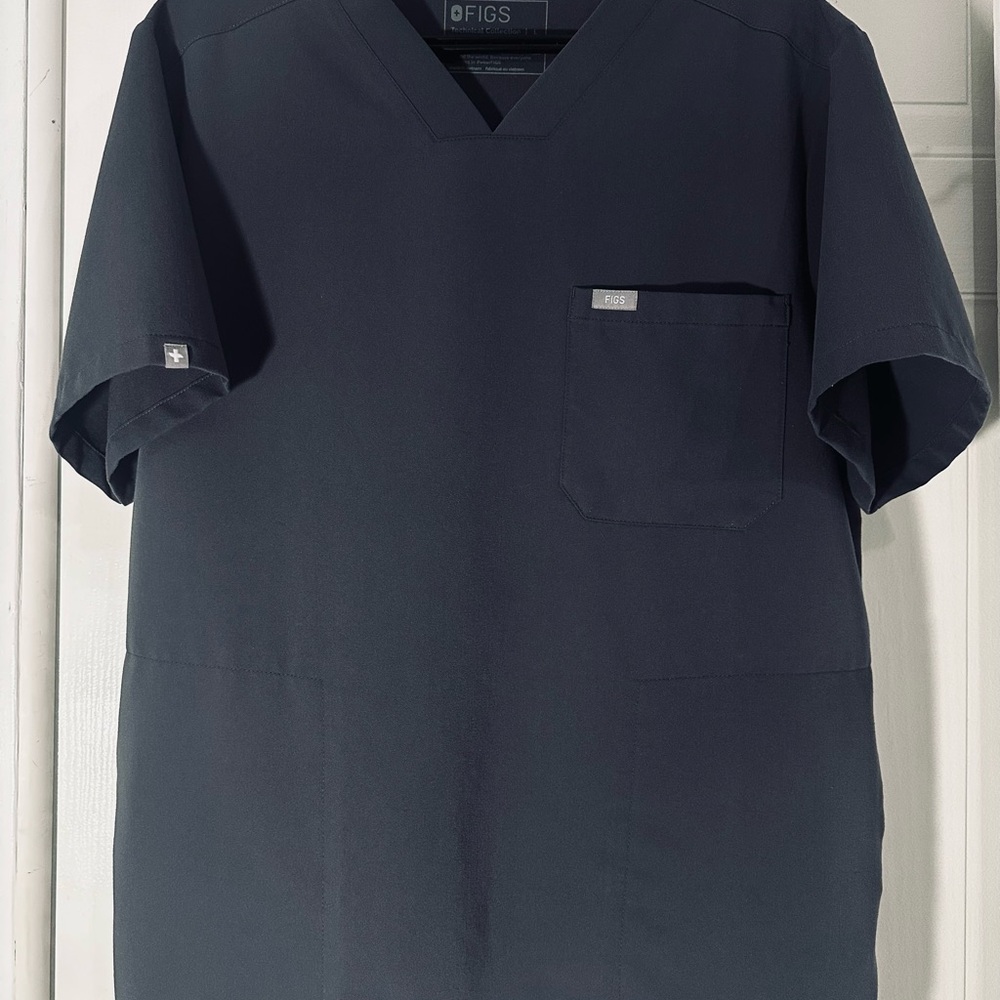 Figs Men's Charcoal V-Neck Shirt